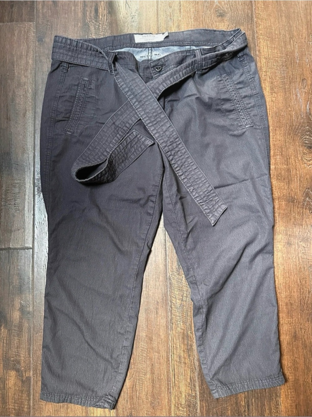 Torrid women's plus size 16 grey tie front crop pants 1163